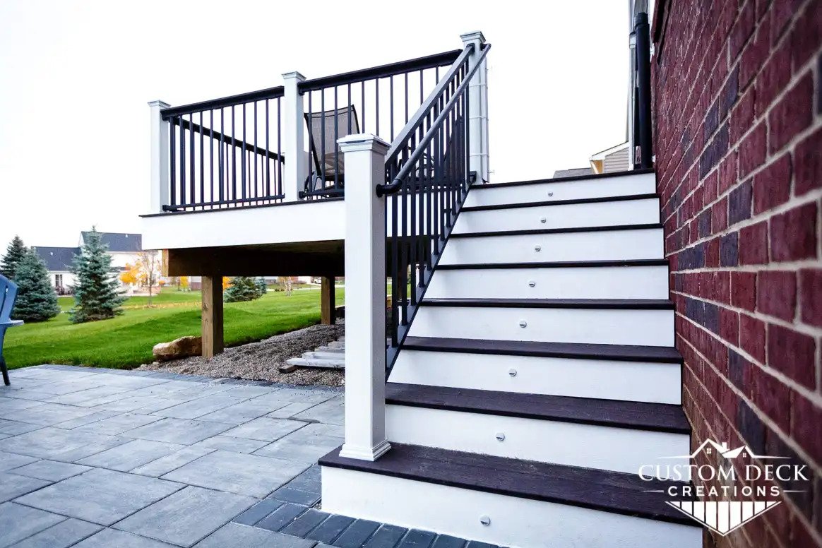 Trex Select Woodland Brown decking built with black Trex Signature aluminum railing and white Transcend composite railing posts