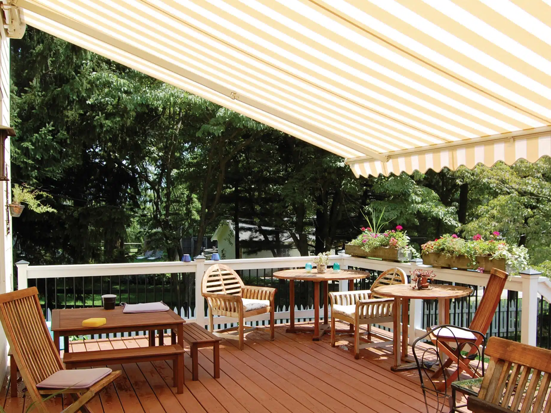 Aristocrat retractable awning